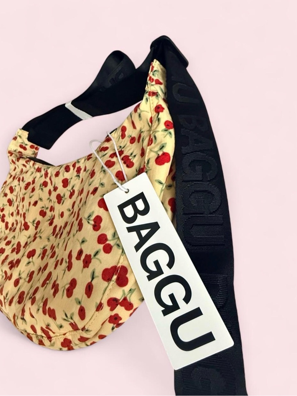 BAGGU x Urban Outfitters Exclusive Medium Crescent Bag  in Cherry Land